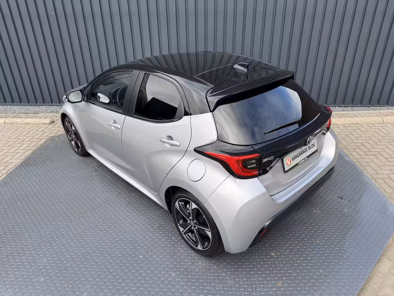 Toyota Yaris 1.5 Hybrid 130 Executive / Bi tone | Pano dak | JBL | PDC A+V | 10 jr GARANTIE | Rijklaar