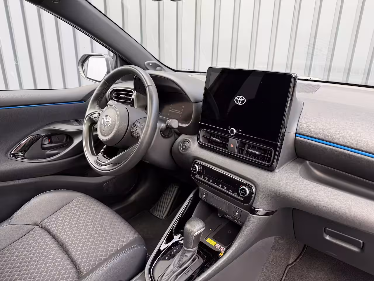 Toyota Yaris 1.5 Hybrid 130 Executive / Bi tone | Pano dak | JBL | PDC A+V | 10 jr GARANTIE | Rijklaar