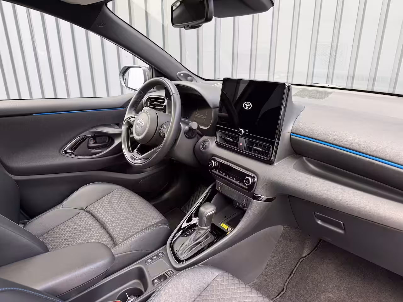 Toyota Yaris 1.5 Hybrid 130 Executive / Bi tone | Pano dak | JBL | PDC A+V | 10 jr GARANTIE | Rijklaar