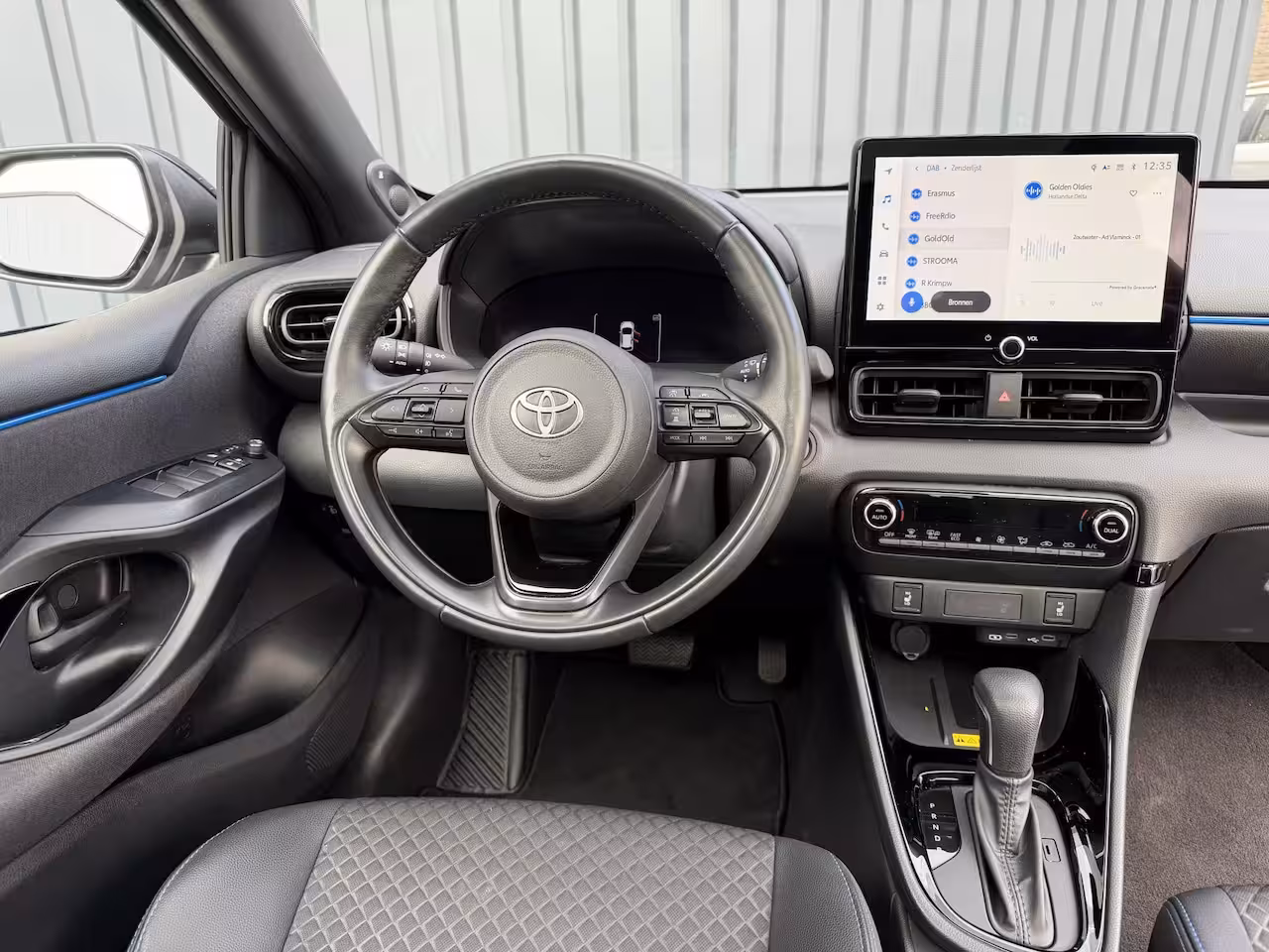 Toyota Yaris 1.5 Hybrid 130 Executive / Bi tone | Pano dak | JBL | PDC A+V | 10 jr GARANTIE | Rijklaar