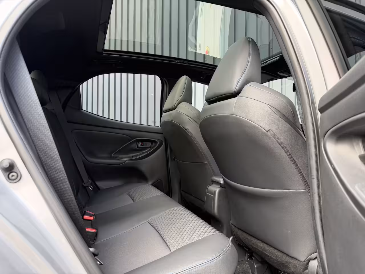 Toyota Yaris 1.5 Hybrid 130 Executive / Bi tone | Pano dak | JBL | PDC A+V | 10 jr GARANTIE | Rijklaar