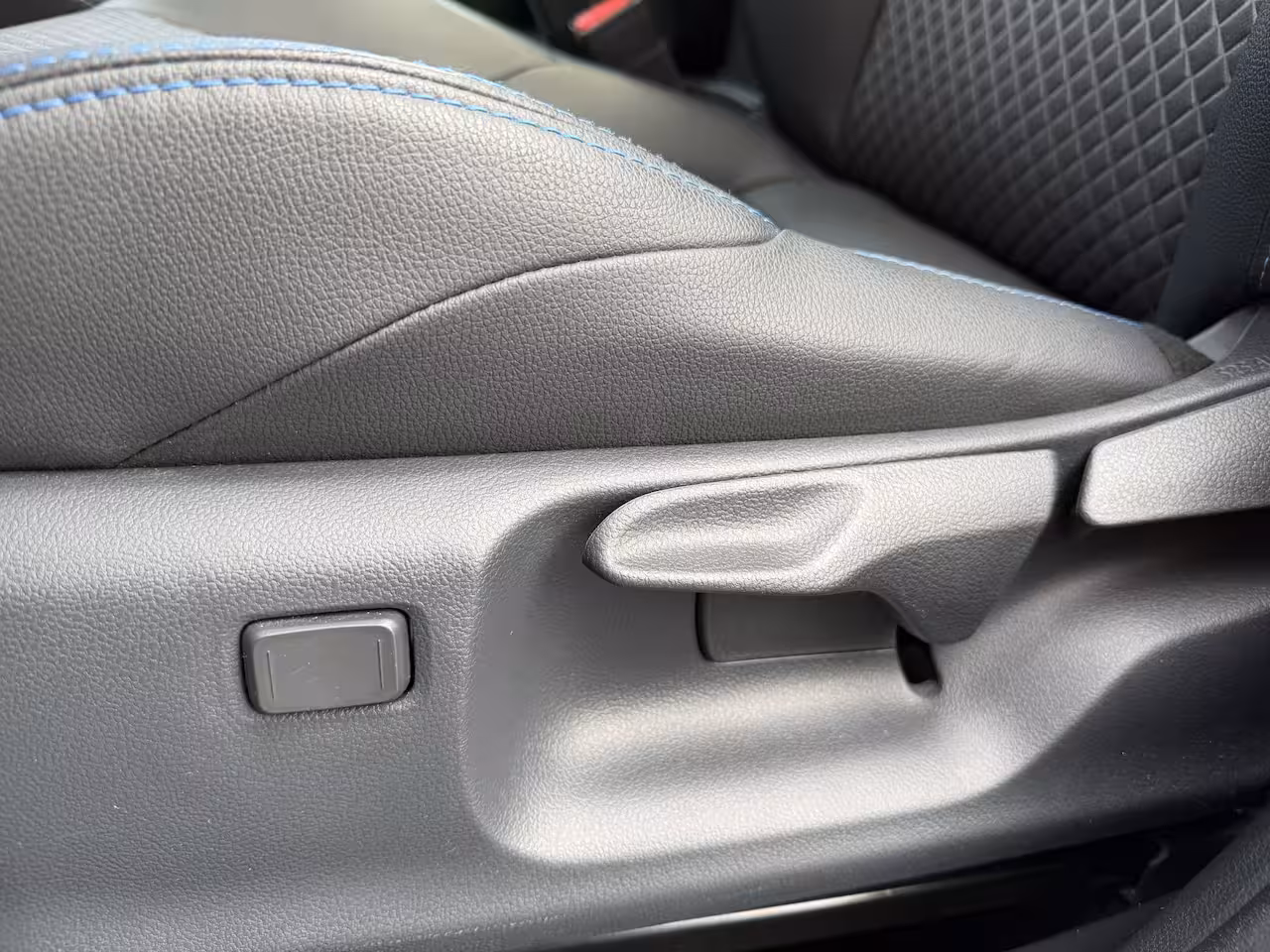 Toyota Yaris 1.5 Hybrid 130 Executive / Bi tone | Pano dak | JBL | PDC A+V | 10 jr GARANTIE | Rijklaar