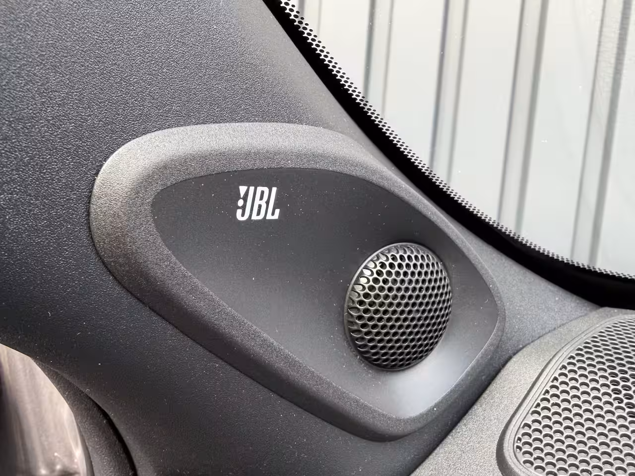 Toyota Yaris 1.5 Hybrid 130 Executive / Bi tone | Pano dak | JBL | PDC A+V | 10 jr GARANTIE | Rijklaar