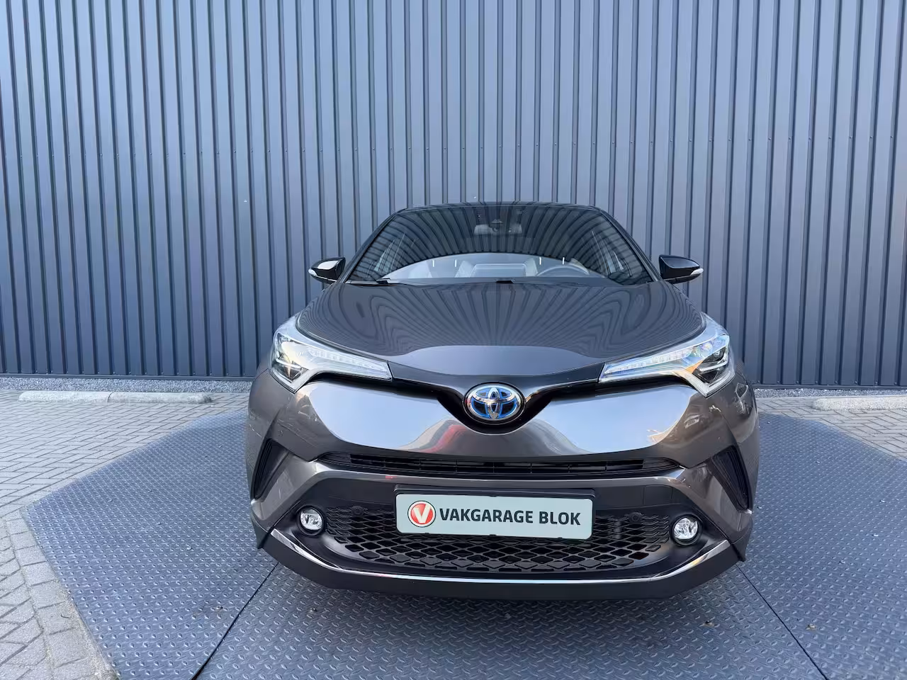 Toyota C-HR 1.8 Hybrid Executive Ultimate / Bi tone | Creme Leer | JBL | LED | Allseason banden | Rijk
