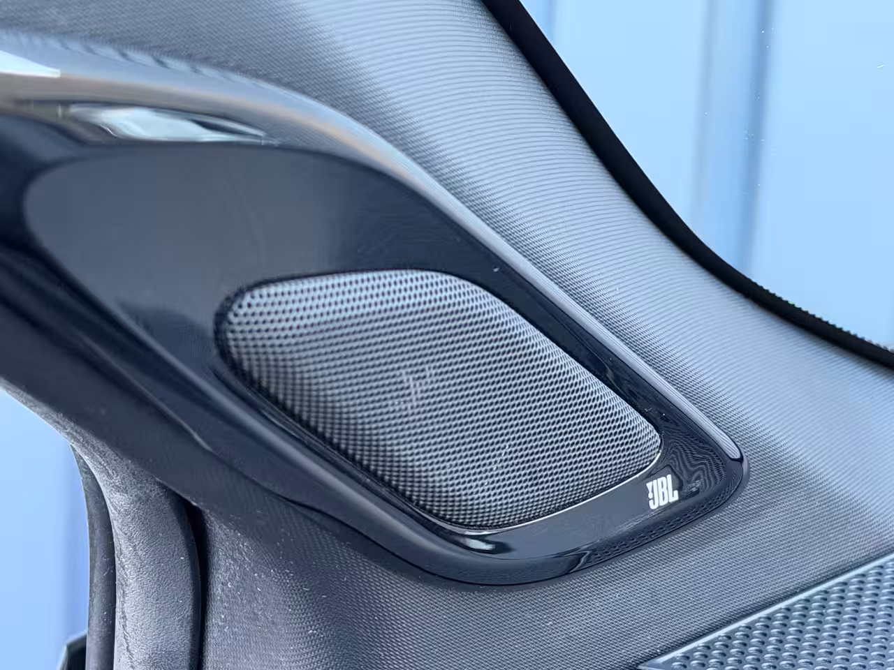 Toyota C-HR 1.8 Hybrid Executive Ultimate / Bi tone | Creme Leer | JBL | LED | Allseason banden | Rijk