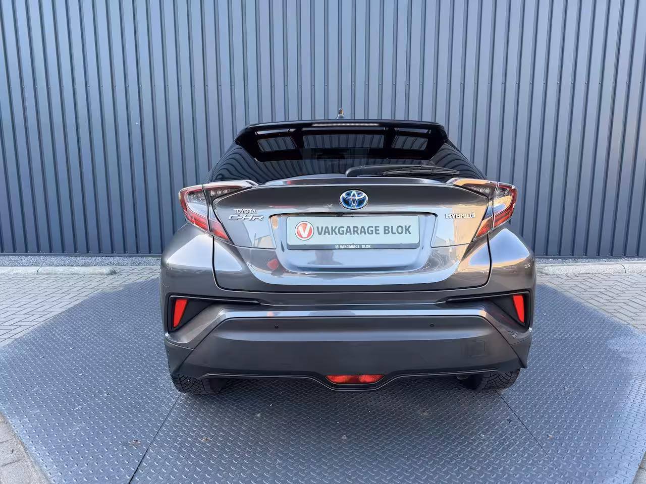 Toyota C-HR 1.8 Hybrid Executive Ultimate / Bi tone | Creme Leer | JBL | LED | Allseason banden | Rijk