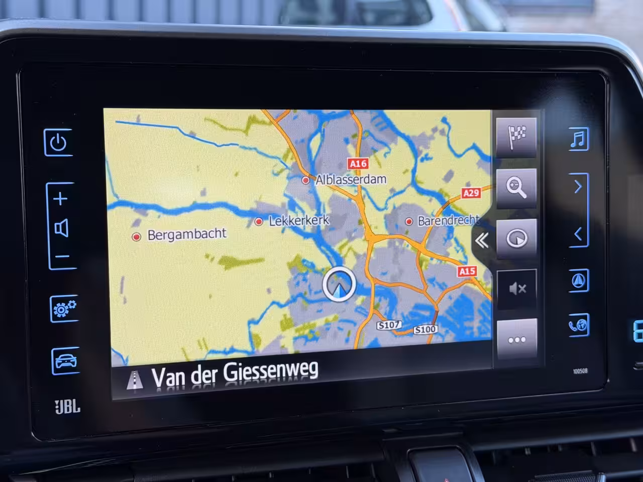 Toyota C-HR 1.8 Hybrid Executive Ultimate / Bi tone | Creme Leer | JBL | LED | Allseason banden | Rijk