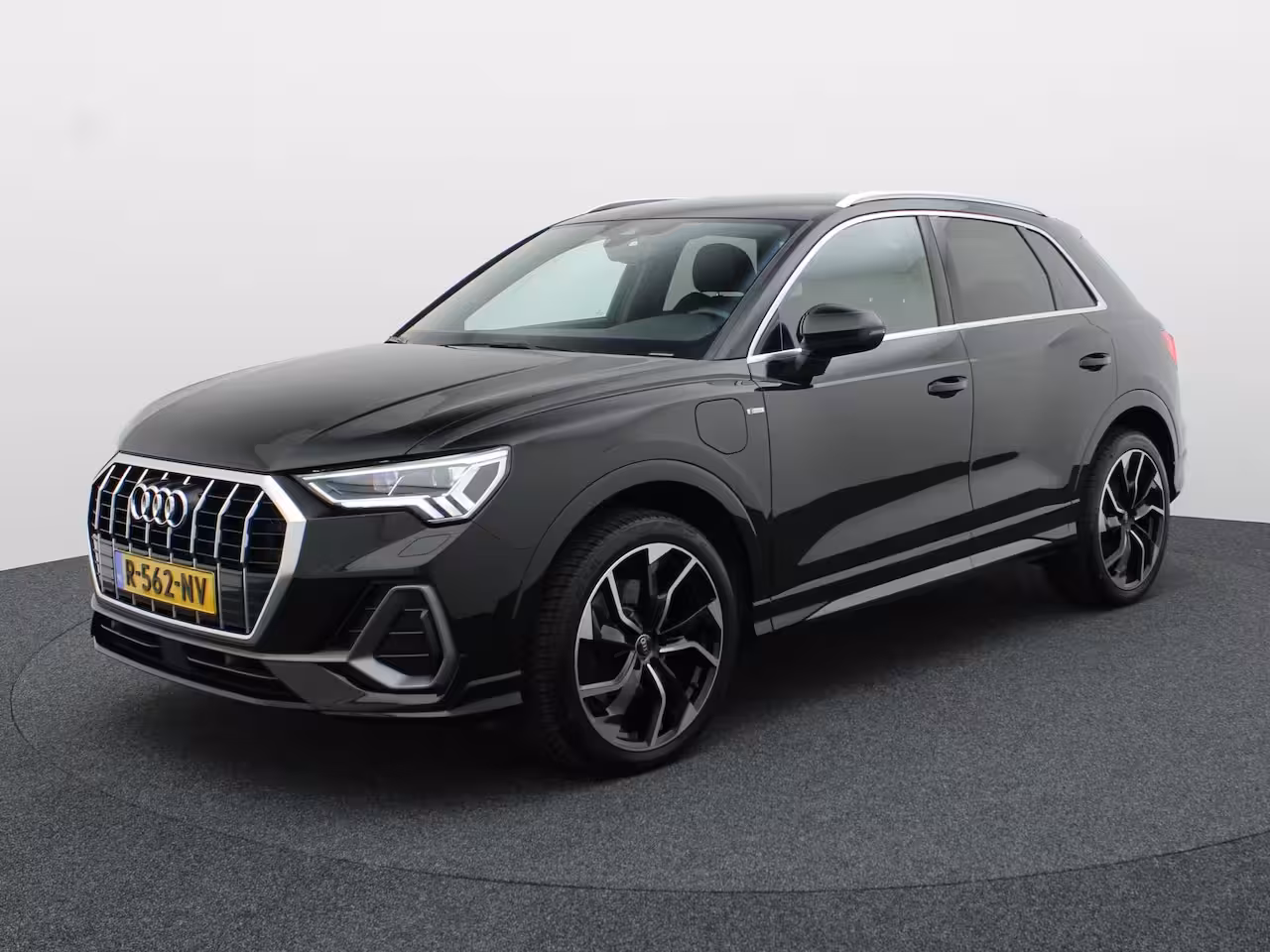 Audi Q3 45 TFSI e S edition | S-line | Trekhaak | Camera | 20'' | Side Assist | Prijs Rijklaar