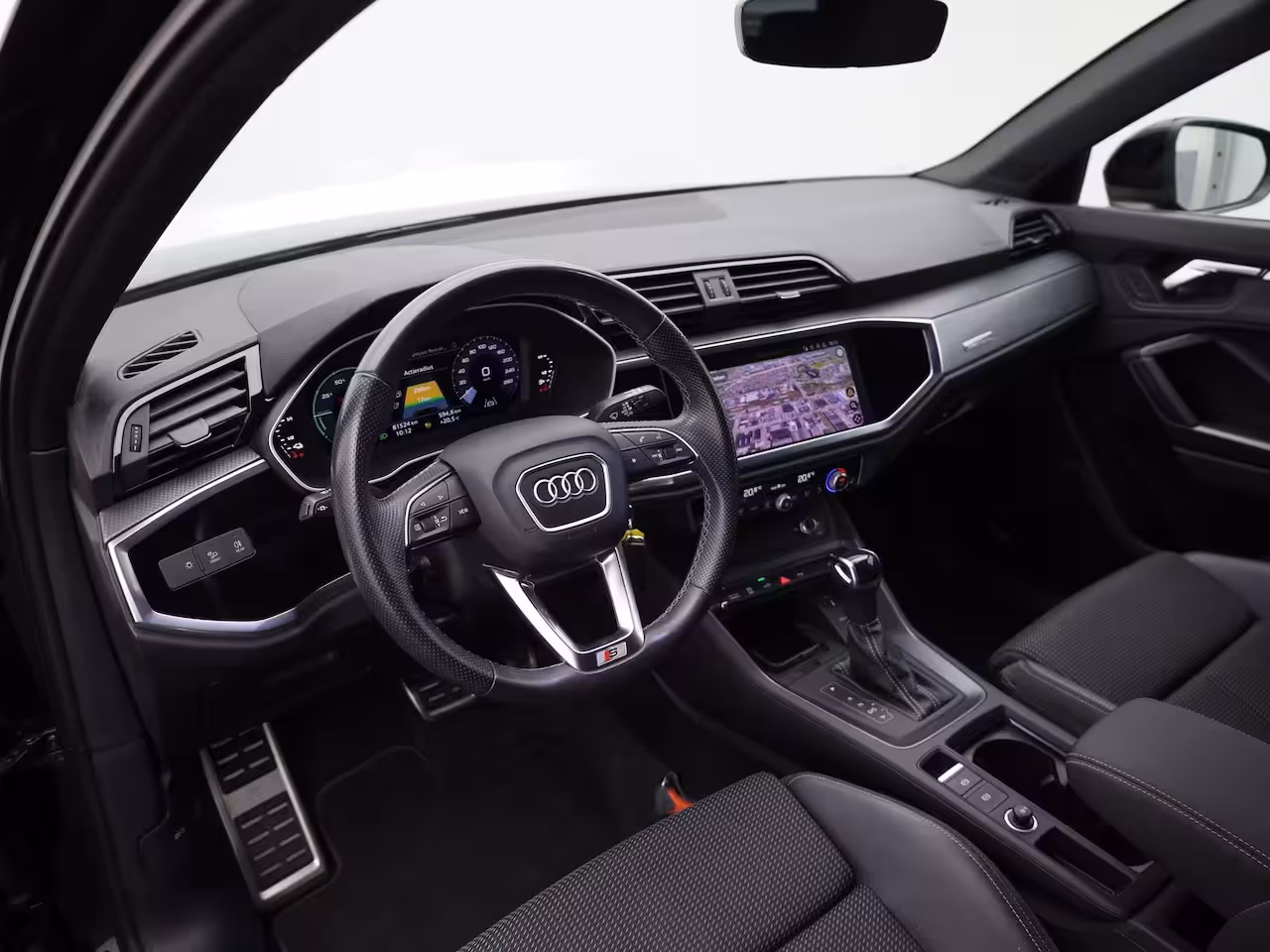 Audi Q3 45 TFSI e S edition | S-line | Trekhaak | Camera | 20'' | Side Assist | Prijs Rijklaar
