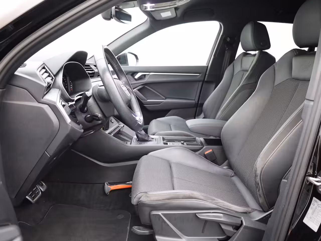 Audi Q3 45 TFSI e S edition | S-line | Trekhaak | Camera | 20'' | Side Assist | Prijs Rijklaar