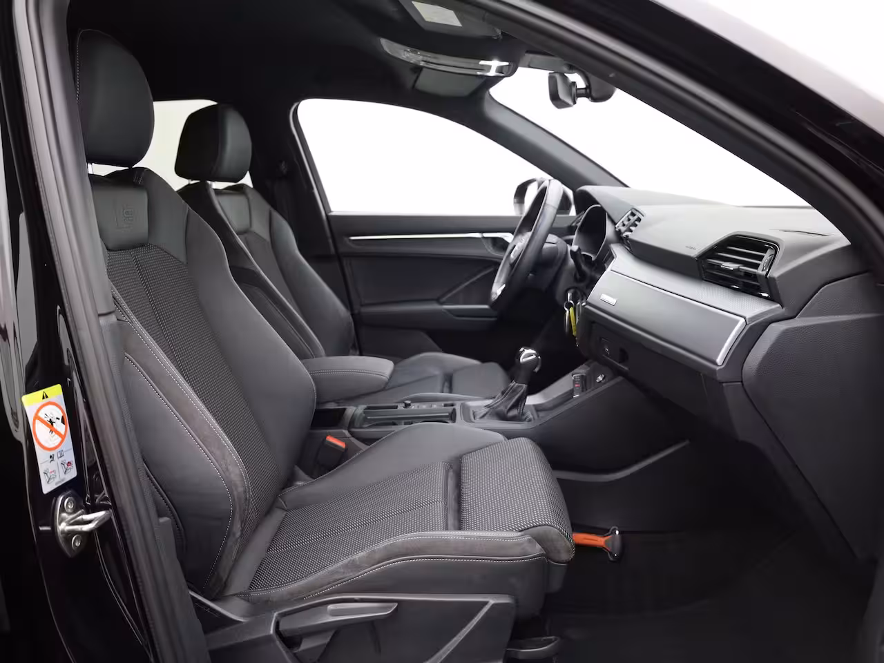 Audi Q3 45 TFSI e S edition | S-line | Trekhaak | Camera | 20'' | Side Assist | Prijs Rijklaar