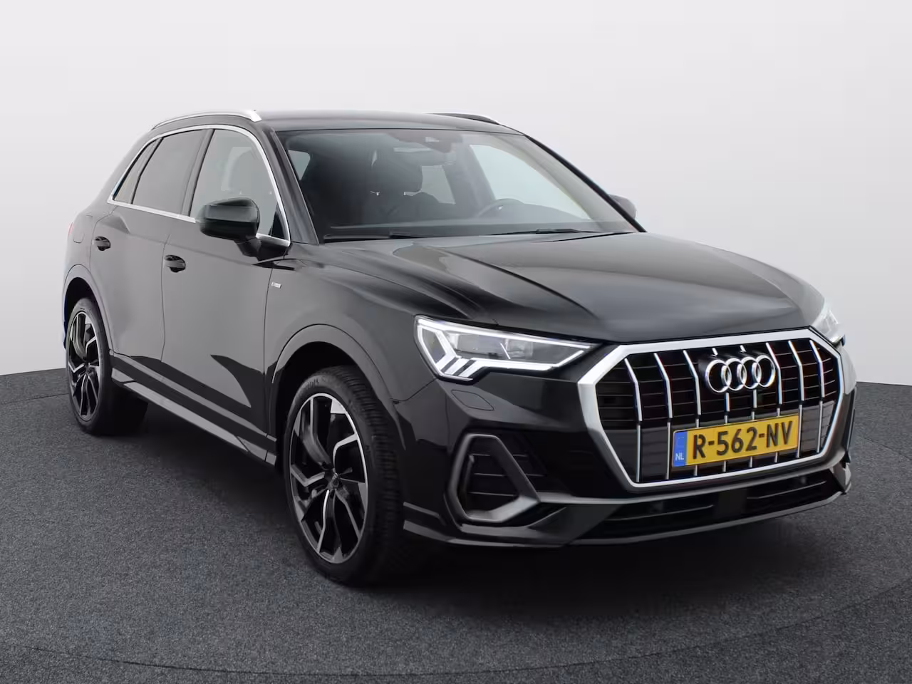 Audi Q3 45 TFSI e S edition | S-line | Trekhaak | Camera | 20'' | Side Assist | Prijs Rijklaar