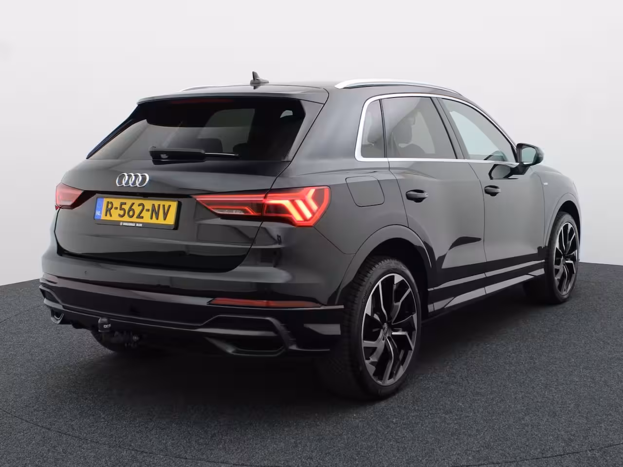 Audi Q3 45 TFSI e S edition | S-line | Trekhaak | Camera | 20'' | Side Assist | Prijs Rijklaar