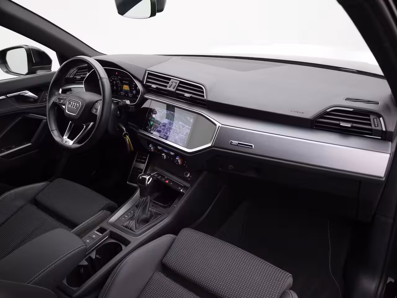 Audi Q3 45 TFSI e S edition | S-line | Trekhaak | Camera | 20'' | Side Assist | Prijs Rijklaar