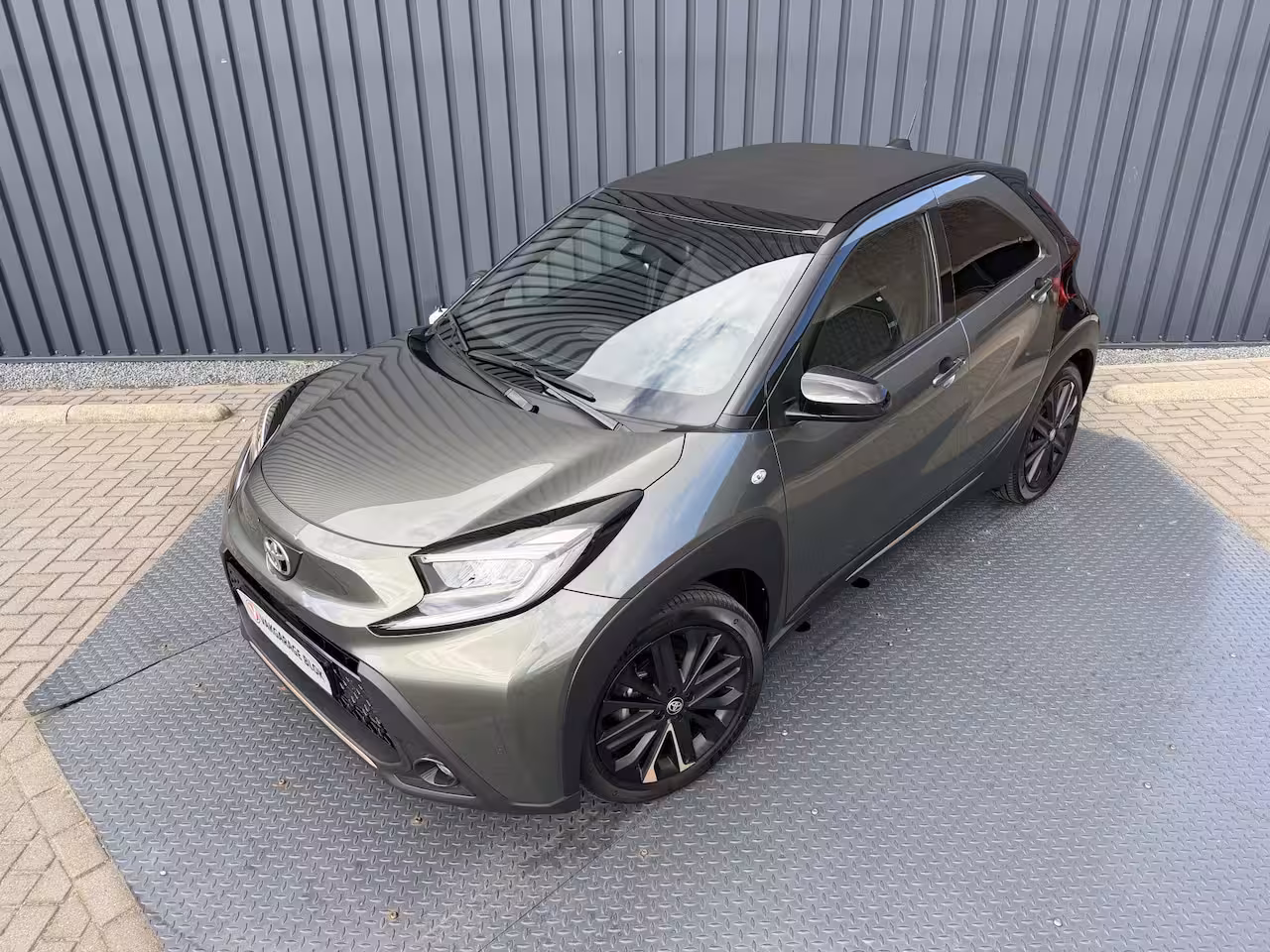 Toyota Aygo X 1.0 VVT-i S-CVT Premium | Schuif dak | JBL | Clima | Rijklaar