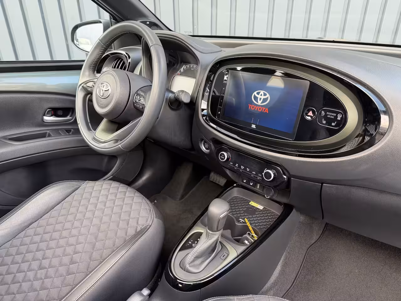 Toyota Aygo X 1.0 VVT-i S-CVT Premium | Schuif dak | JBL | Clima | Rijklaar