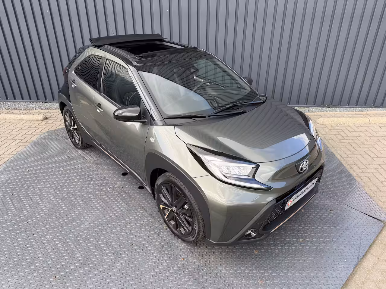 Toyota Aygo X 1.0 VVT-i S-CVT Premium | Schuif dak | JBL | Clima | Rijklaar