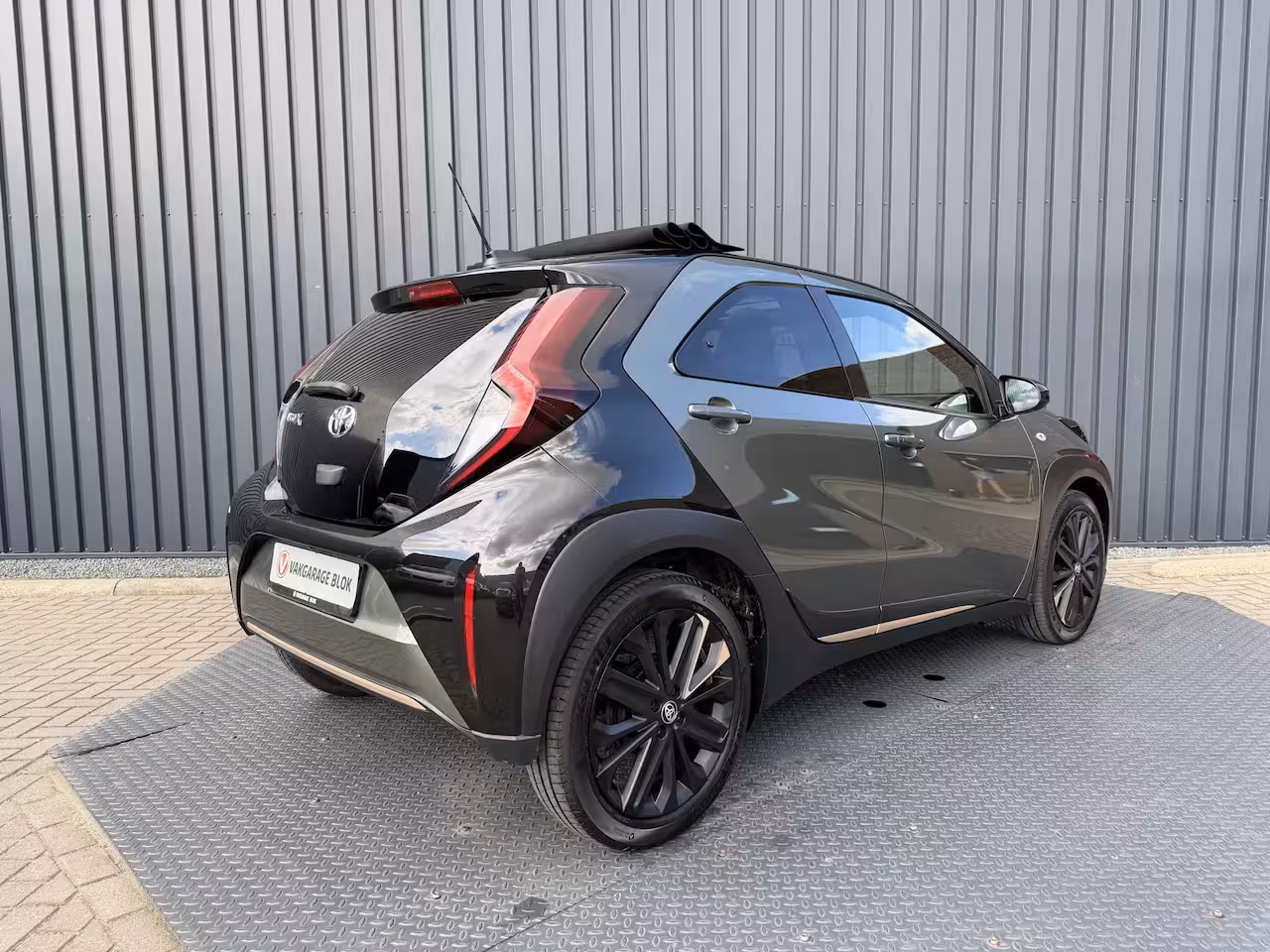 Toyota Aygo X 1.0 VVT-i S-CVT Premium | Schuif dak | JBL | Clima | Rijklaar