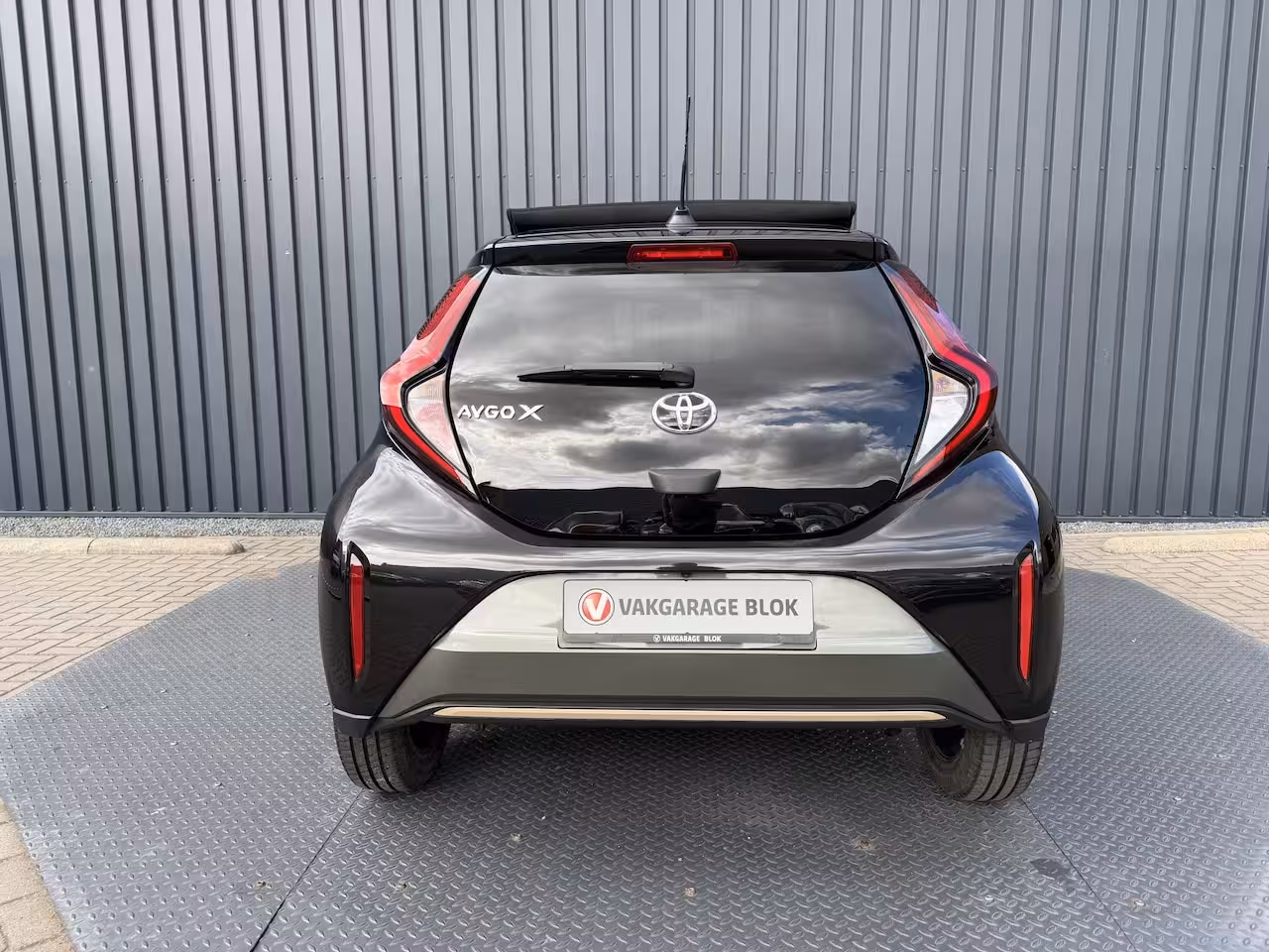 Toyota Aygo X 1.0 VVT-i S-CVT Premium | Schuif dak | JBL | Clima | Rijklaar