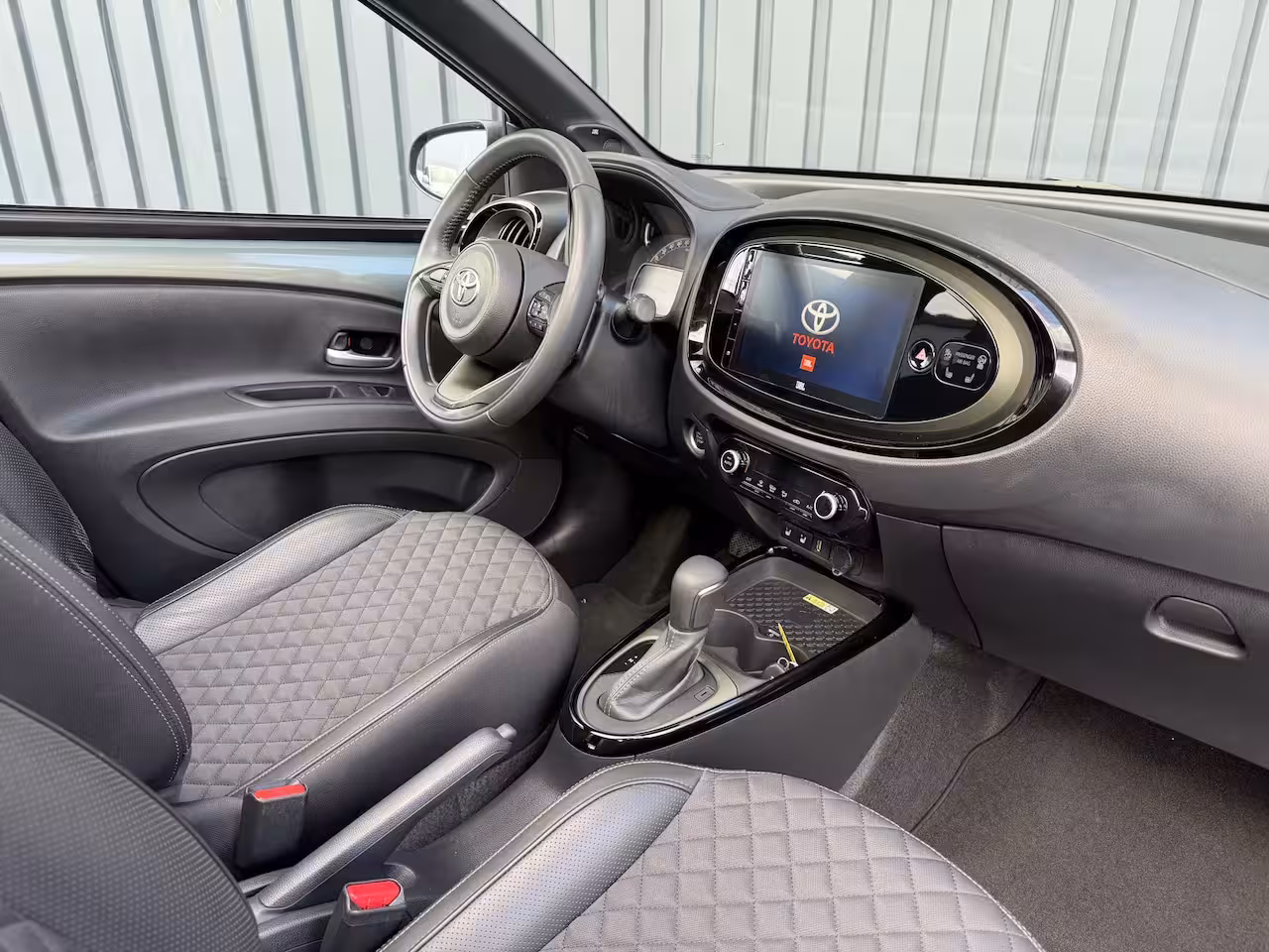 Toyota Aygo X 1.0 VVT-i S-CVT Premium | Schuif dak | JBL | Clima | Rijklaar