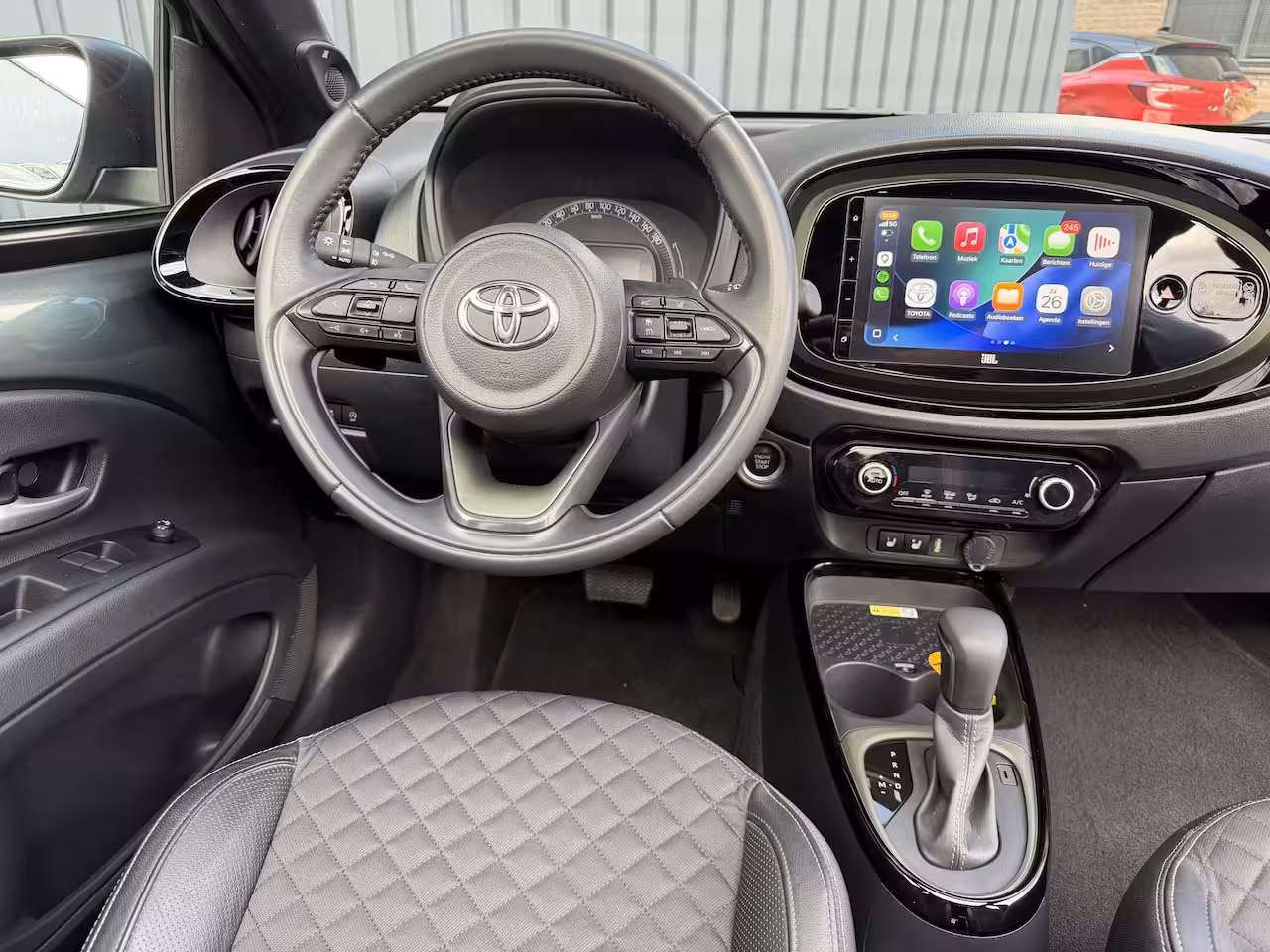 Toyota Aygo X 1.0 VVT-i S-CVT Premium | Schuif dak | JBL | Clima | Rijklaar