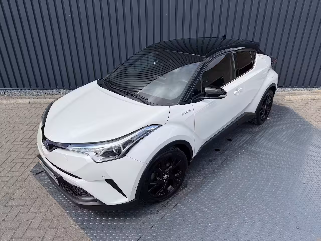 Toyota C-HR 1.8 Hybrid Bi-Tone | Dealer onderhouden | Afnm. TREKHAAK | Rijklaar