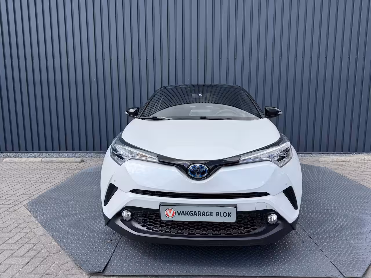 Toyota C-HR 1.8 Hybrid Bi-Tone | Dealer onderhouden | Afnm. TREKHAAK | Rijklaar