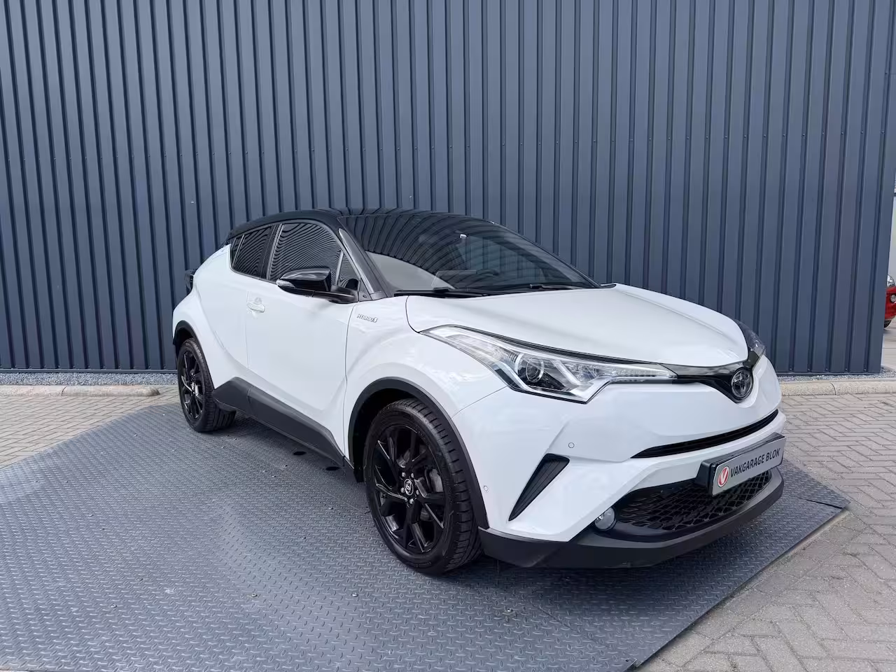 Toyota C-HR 1.8 Hybrid Bi-Tone | Dealer onderhouden | Afnm. TREKHAAK | Rijklaar
