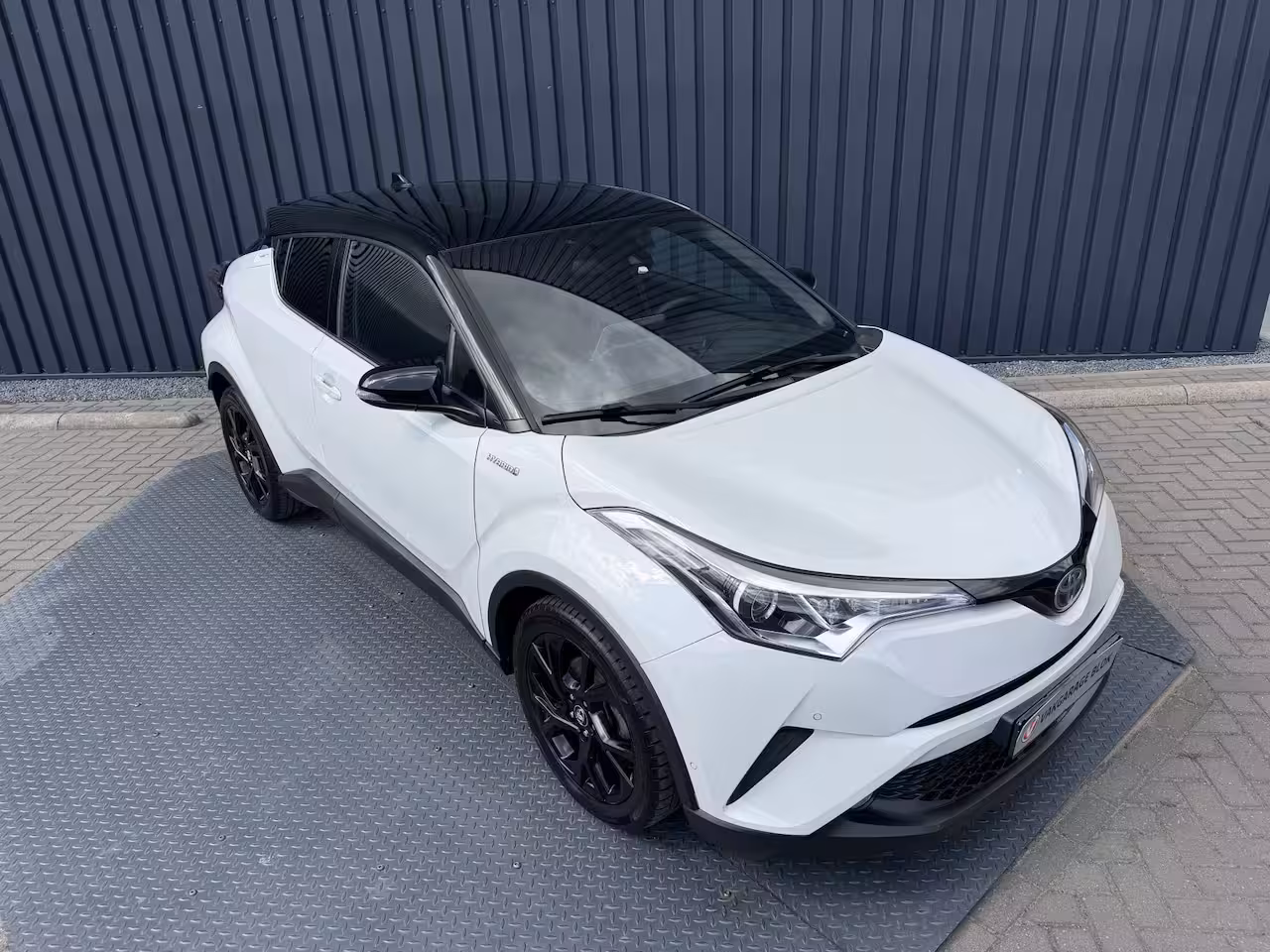 Toyota C-HR 1.8 Hybrid Bi-Tone | Dealer onderhouden | Afnm. TREKHAAK | Rijklaar