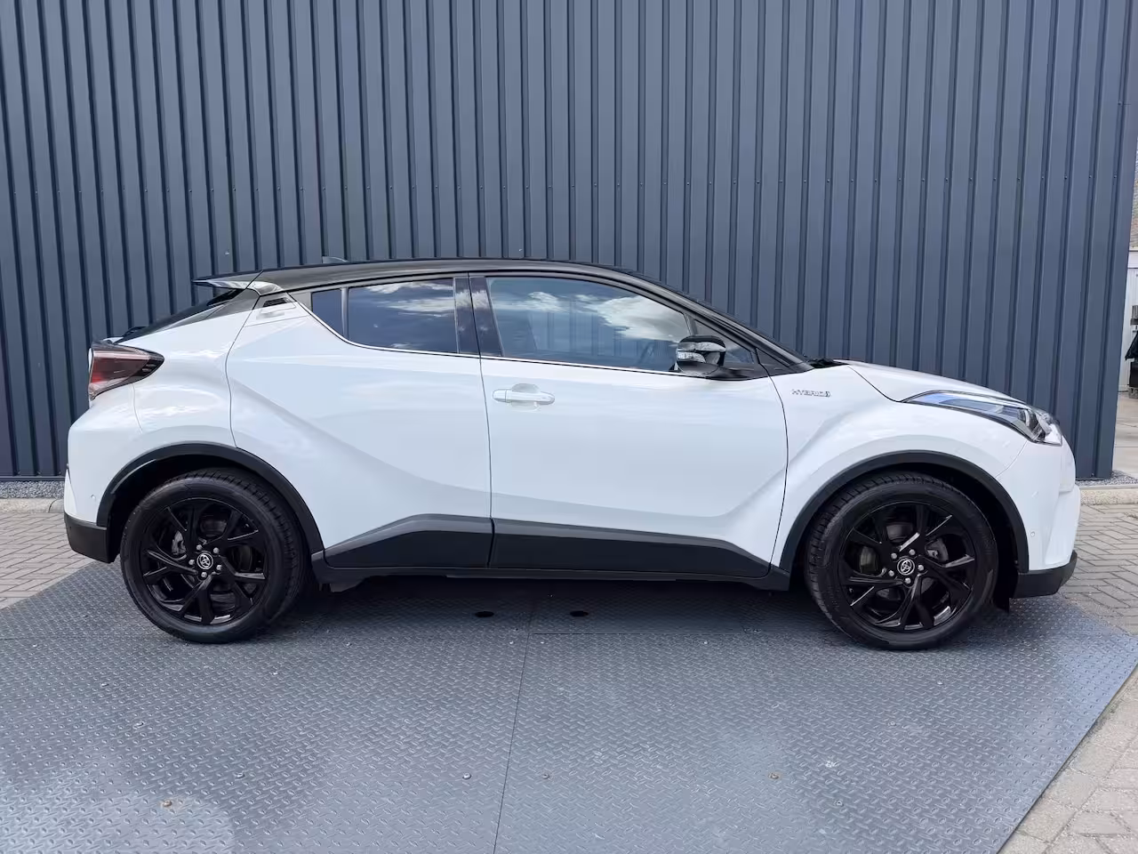 Toyota C-HR 1.8 Hybrid Bi-Tone | Dealer onderhouden | Afnm. TREKHAAK | Rijklaar