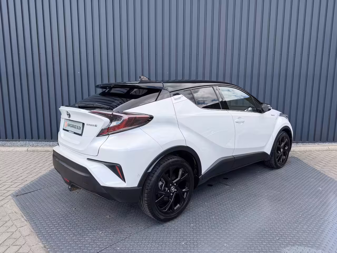 Toyota C-HR 1.8 Hybrid Bi-Tone | Dealer onderhouden | Afnm. TREKHAAK | Rijklaar