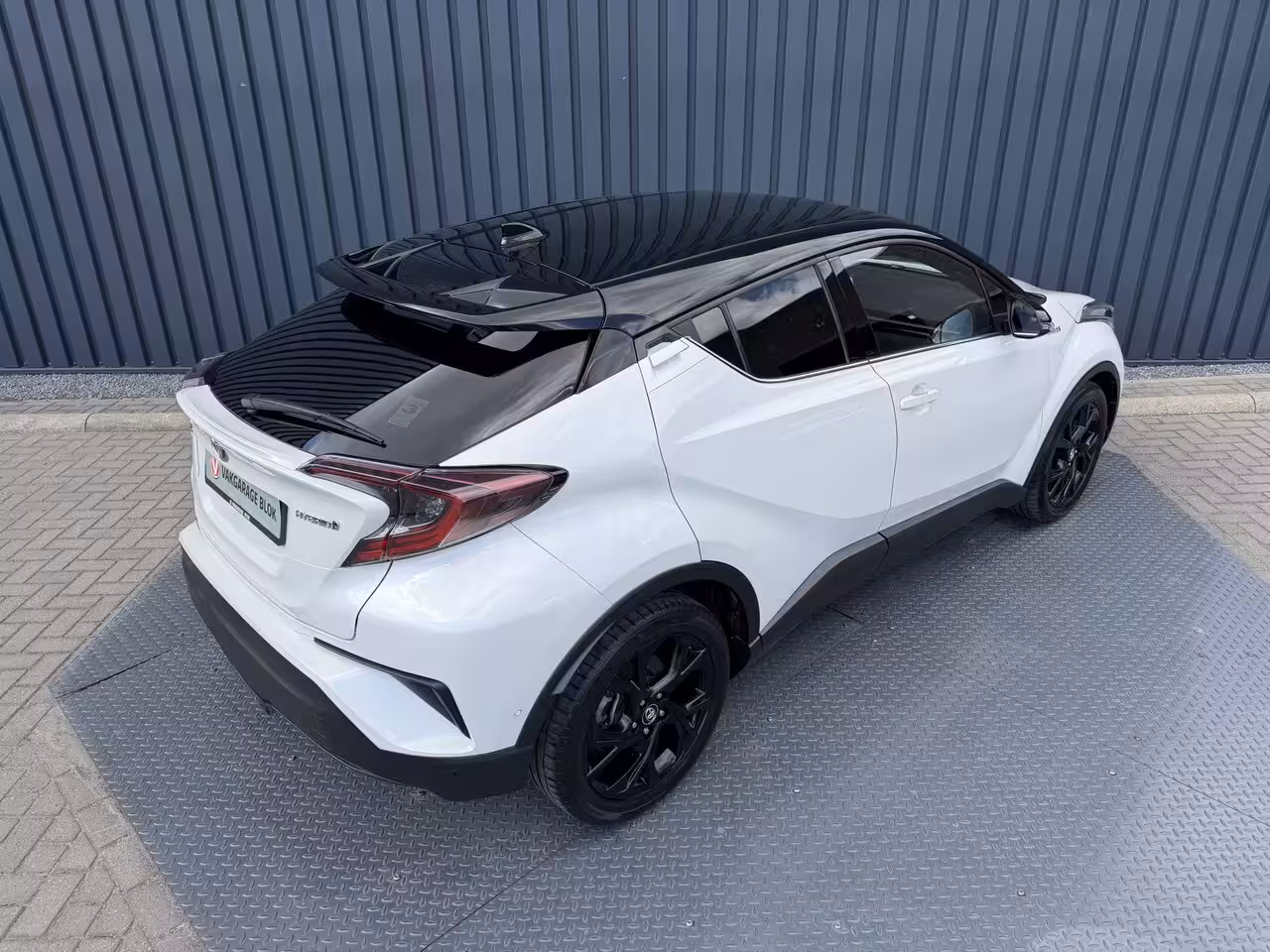 Toyota C-HR 1.8 Hybrid Bi-Tone | Dealer onderhouden | Afnm. TREKHAAK | Rijklaar