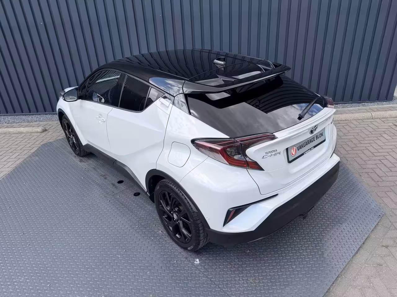 Toyota C-HR 1.8 Hybrid Bi-Tone | Dealer onderhouden | Afnm. TREKHAAK | Rijklaar