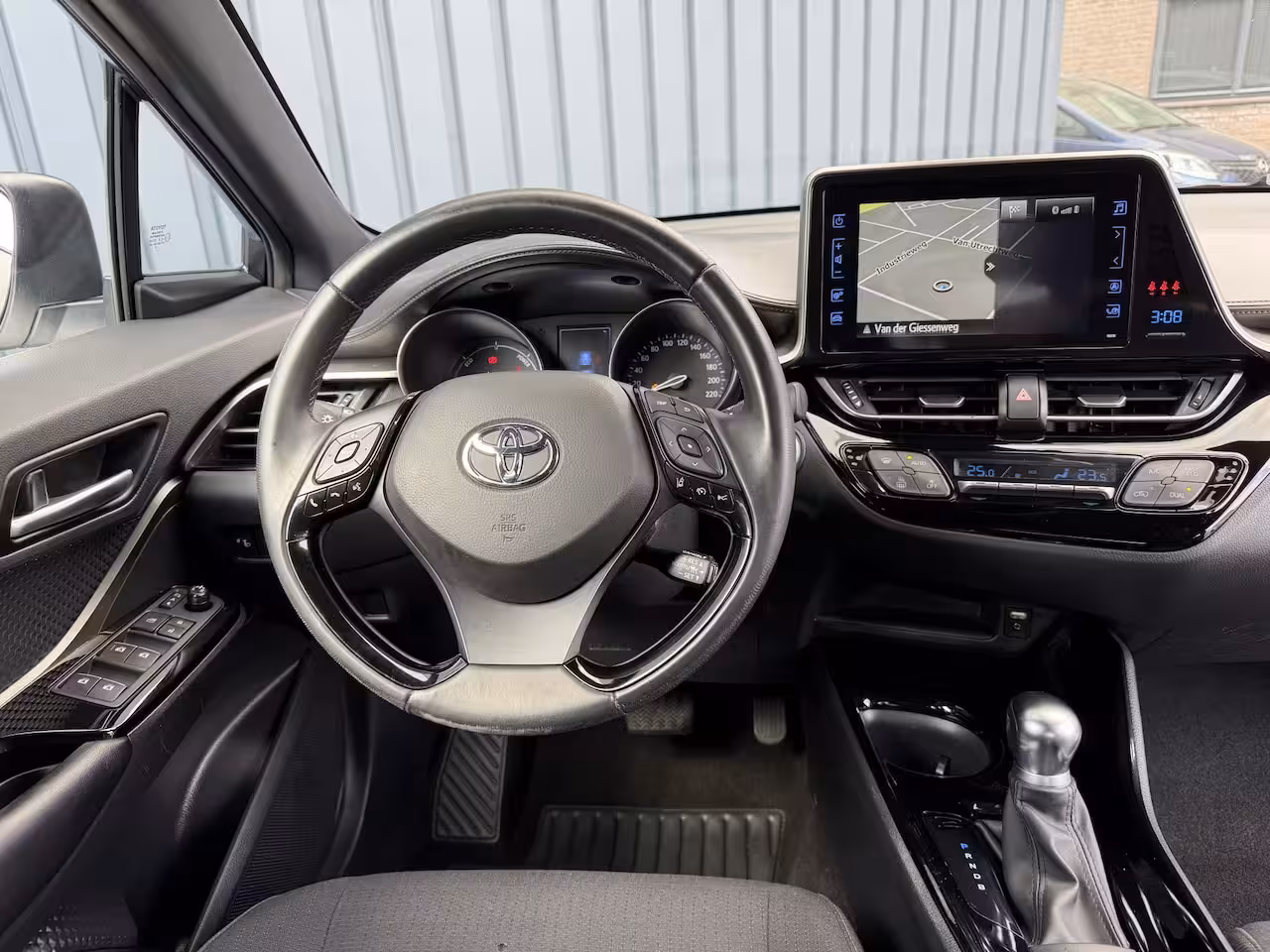 Toyota C-HR 1.8 Hybrid Bi-Tone | Dealer onderhouden | Afnm. TREKHAAK | Rijklaar