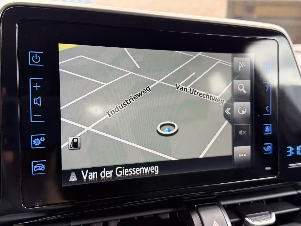 Toyota C-HR 1.8 Hybrid Bi-Tone | Dealer onderhouden | Afnm. TREKHAAK | Rijklaar