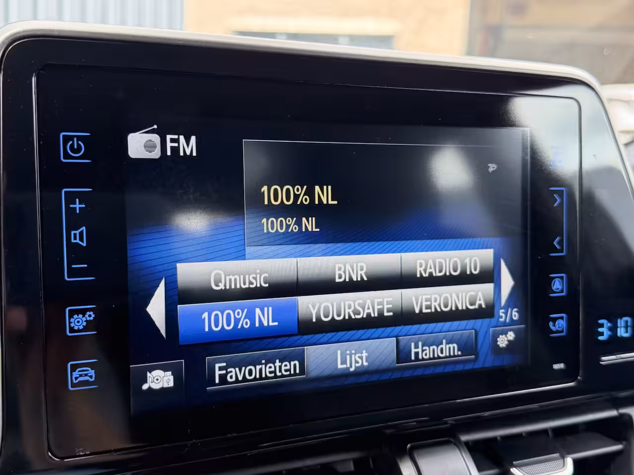 Toyota C-HR 1.8 Hybrid Bi-Tone | Dealer onderhouden | Afnm. TREKHAAK | Rijklaar