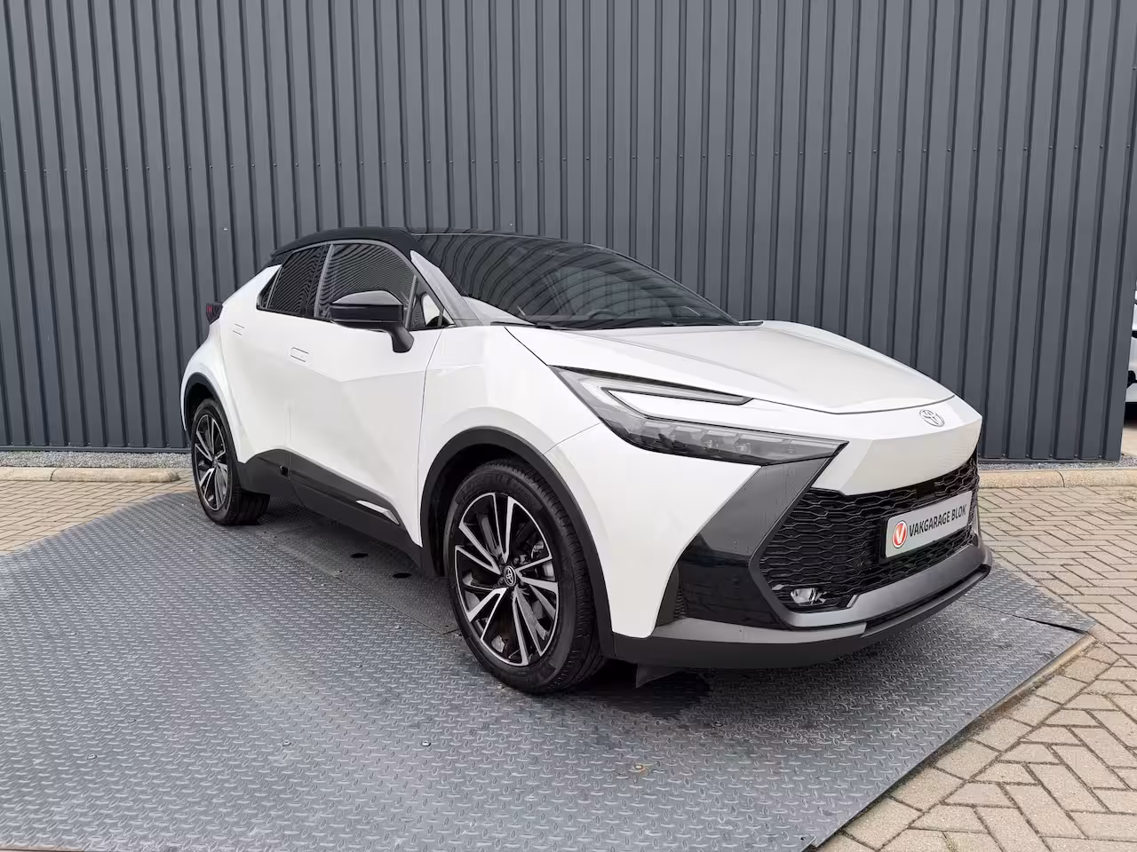 Toyota C-HR 2.0 Hybrid 200(GEEN plug-in) Executive | Head-up | JBL | 10 jr GARANTIE | Rijklaar