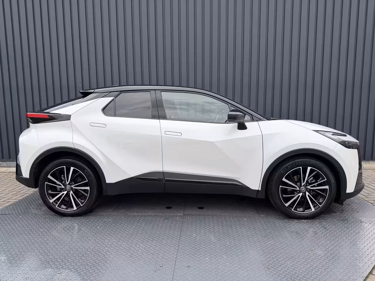 Toyota C-HR 2.0 Hybrid 200(GEEN plug-in) Executive | Head-up | JBL | 10 jr GARANTIE | Rijklaar