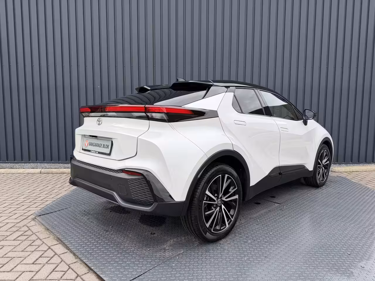 Toyota C-HR 2.0 Hybrid 200(GEEN plug-in) Executive | Head-up | JBL | 10 jr GARANTIE | Rijklaar
