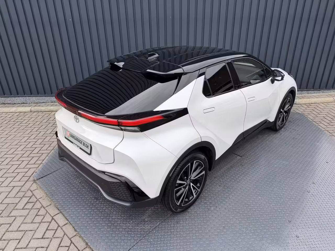 Toyota C-HR 2.0 Hybrid 200(GEEN plug-in) Executive | Head-up | JBL | 10 jr GARANTIE | Rijklaar
