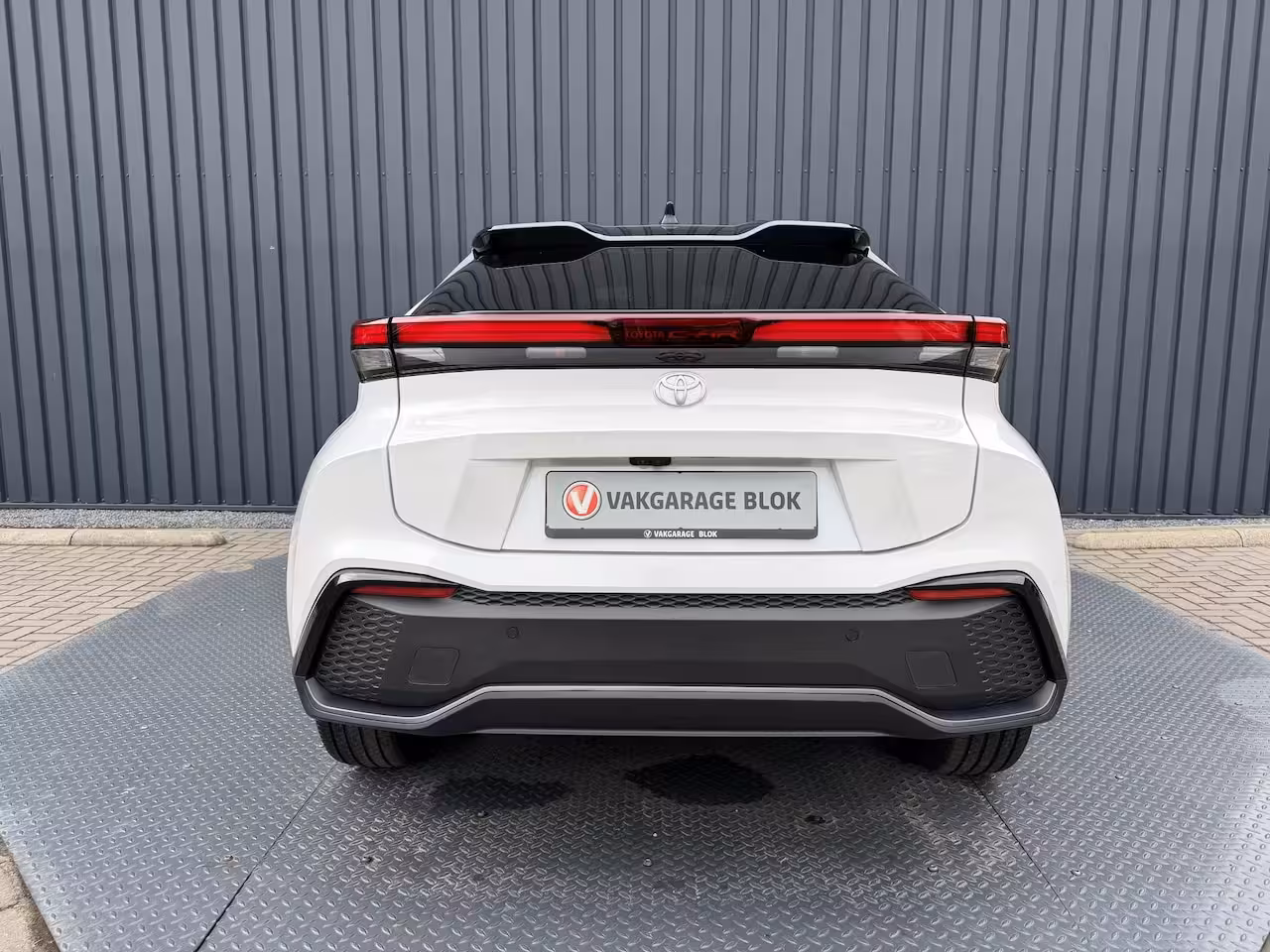 Toyota C-HR 2.0 Hybrid 200(GEEN plug-in) Executive | Head-up | JBL | 10 jr GARANTIE | Rijklaar