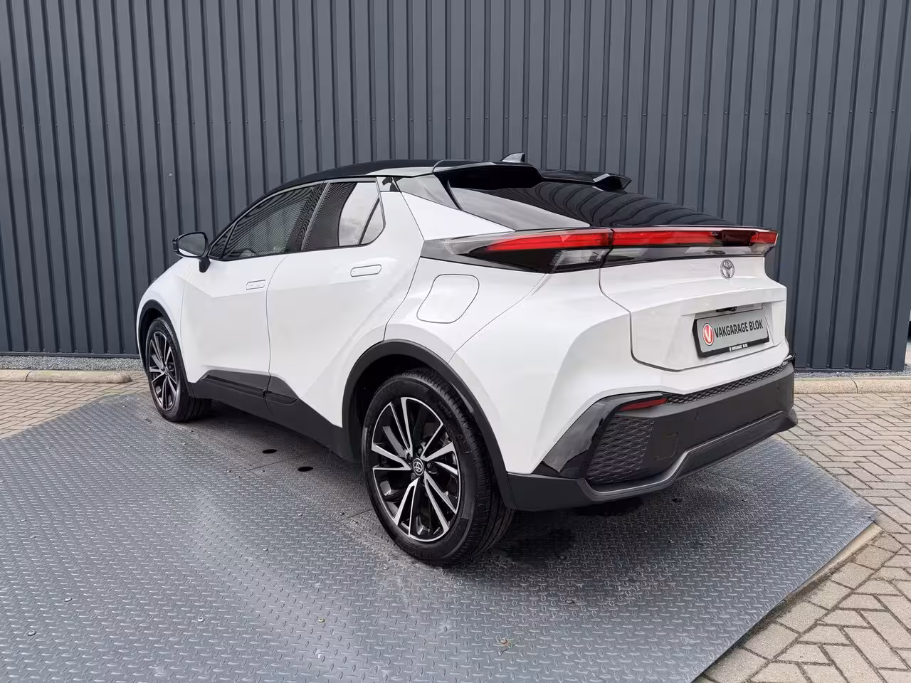 Toyota C-HR 2.0 Hybrid 200(GEEN plug-in) Executive | Head-up | JBL | 10 jr GARANTIE | Rijklaar