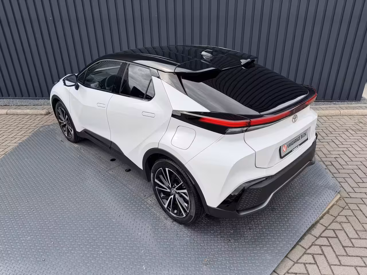 Toyota C-HR 2.0 Hybrid 200(GEEN plug-in) Executive | Head-up | JBL | 10 jr GARANTIE | Rijklaar