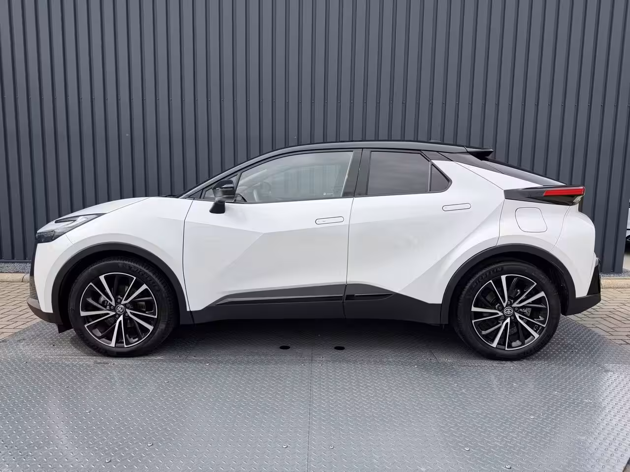 Toyota C-HR 2.0 Hybrid 200(GEEN plug-in) Executive | Head-up | JBL | 10 jr GARANTIE | Rijklaar