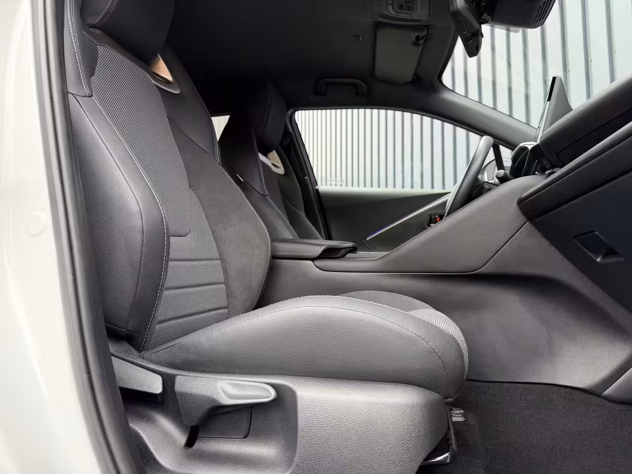 Toyota C-HR 2.0 Hybrid 200(GEEN plug-in) Executive | Head-up | JBL | 10 jr GARANTIE | Rijklaar