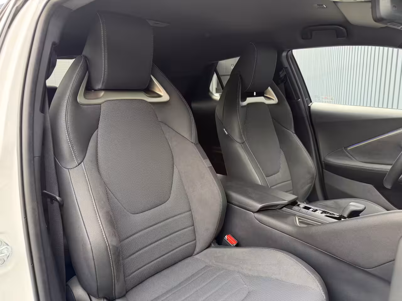 Toyota C-HR 2.0 Hybrid 200(GEEN plug-in) Executive | Head-up | JBL | 10 jr GARANTIE | Rijklaar
