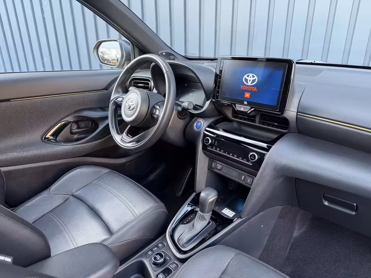 Toyota Yaris Cross 1.5 Hybrid AWD Launch Edition | Pano dak | Vol leer | Head-up | JBL | 10 jr GARANTIE | Rij
