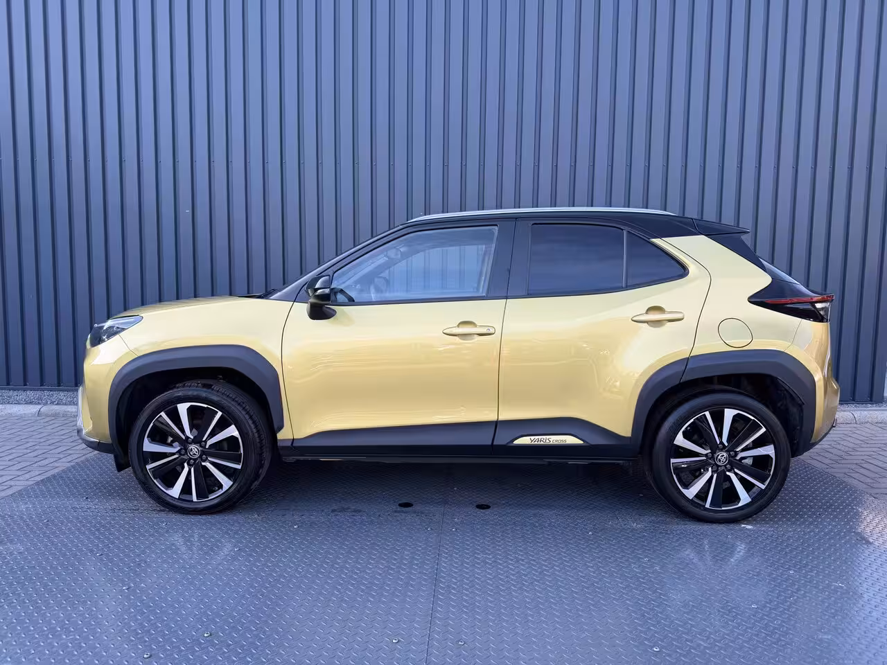 Toyota Yaris Cross 1.5 Hybrid AWD Launch Edition | Pano dak | Vol leer | Head-up | JBL | 10 jr GARANTIE | Rij