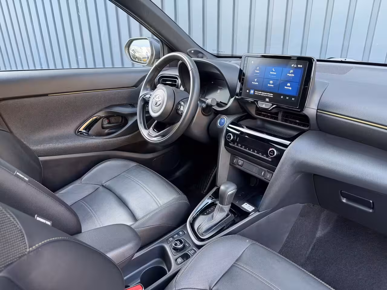 Toyota Yaris Cross 1.5 Hybrid AWD Launch Edition | Pano dak | Vol leer | Head-up | JBL | 10 jr GARANTIE | Rij