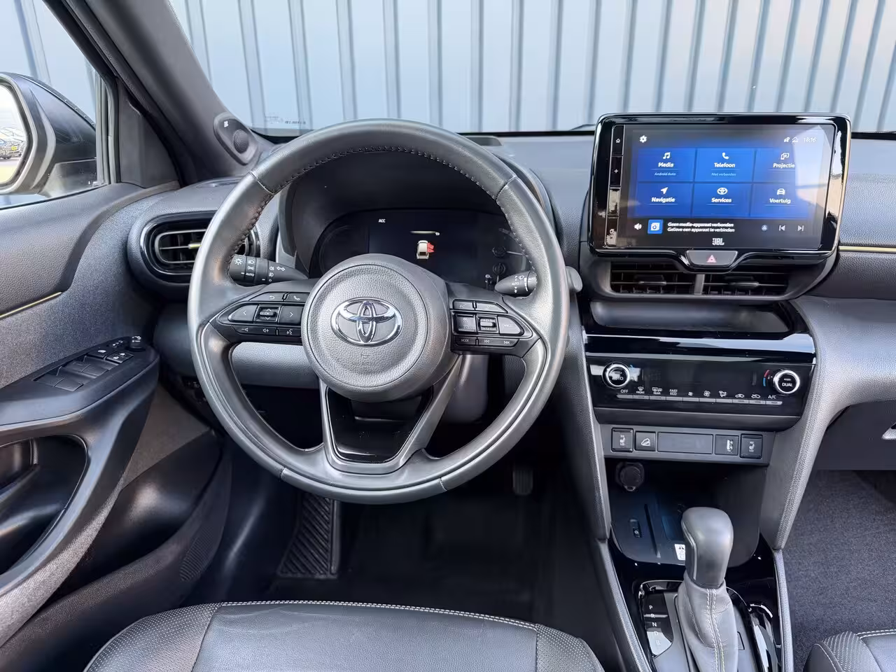 Toyota Yaris Cross 1.5 Hybrid AWD Launch Edition | Pano dak | Vol leer | Head-up | JBL | 10 jr GARANTIE | Rij